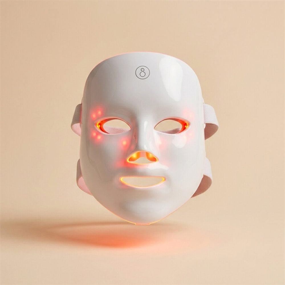 Mulher usando a máscara de LED facial VivaOn